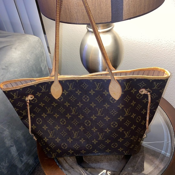 SOLD %Authentic Louis Vuitton Neverfull MM - Picture 3 of 15